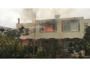 Alevler bir evi kül etti