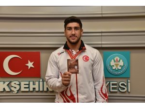 Manisa Büyükşehir’in şampiyonları milli takım kamplarını başarıyla tamamladı