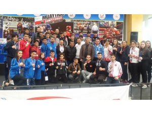 Kayserili Muaythaiciler Antalya’da madalyalara ambargo koydu