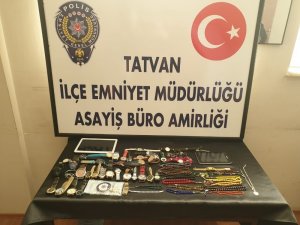10 farklı evden hırsızlık yaptıkları tespit edilen 4 kişi yakalandı