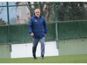 Manisa BBSK yarıştan kopmak istemiyor