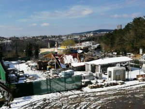 Beykoz’da işyeri deposunun çatısı,  üzerindeki karın ağırlığına dayanamayıp çöktü