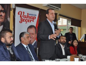 Seçer: "Mersin üzerinde oyunlar oynanıyor"