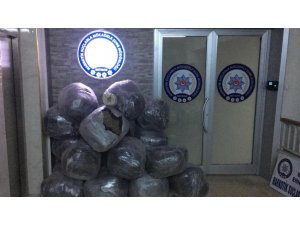 Batman’da saman balyalarının arasında 215 kilogram esrar ele geçirildi