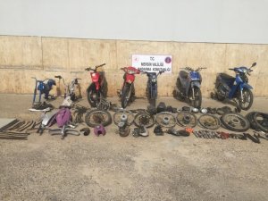 Mersin’de motorsiklet hırsızlığı zanlıları yakalandı