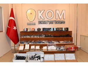 Gaziantep’te kaçak cep telefonu operasyonu