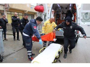 Evinde başından silahla vurulan bir kişi hastanede yaşamını yitirdi
