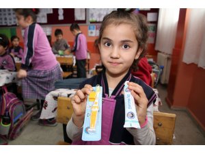 Şarkışla'da öğrencilere diş macunu dağıtıldı
