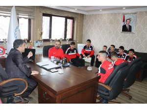 Ağrı’nın erkek güreş takımı yarı finale yükseldi