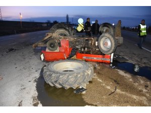 Parçalanan traktörden sağ kurtuldu