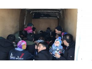 Balıkesir’de 37 kaçak Afgan göçmeni yakalandı