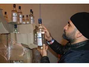 Etil alkol yüklerken suçüstü yakalandılar