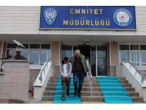 Çatı arasında sakladığı uyuşturucu ile yakalandı
