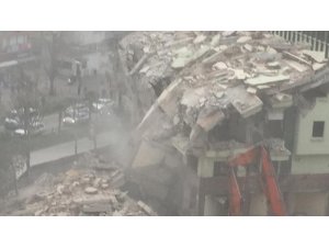 Deprem gibi yıkılma anı kameralara böyle yansıdı