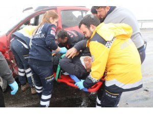 Kayseri’de 2 otomobil kafa kafaya çarpıştı: 6 yaralı