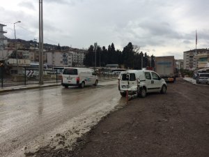 Tır ile hafif ticari araç çarpıştı: 1’i çocuk 3 yaralı