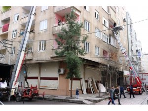 Diyarbakır’da yıkılma tehlikesi olan bina boşaltılıyor