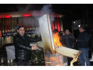 Şişli’de maaşlarını alamayan işçiler açlık grevine başladı