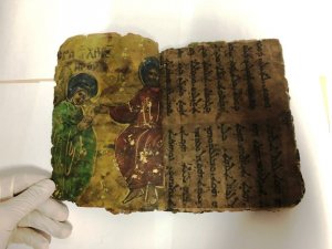 Diyarbakır’da İbranice yazılı 800 yıllık dini motifli kitap ele geçirildi