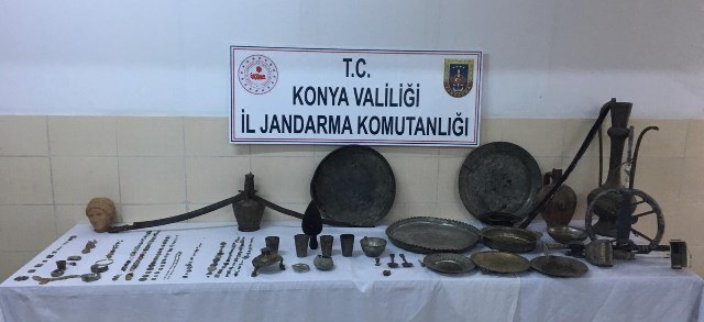 Tarihi eserlere müşteri ararken yakalandı