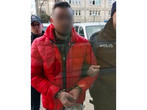 Yıkamaya verdiği aracından parası çalındı