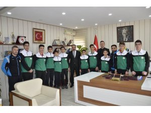 Güreş kafilesi Anadolu Yıldızlar Ligi’ne uğurlandı