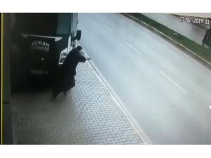 Kaldırımdaki yayaları böyle ezdi