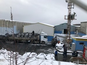 Tırın dorsesindeki kimsayal maddeler tutuştu