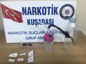 Kadın uyuşturucu şüphelisinin evine narkotik köpekleriyle baskın