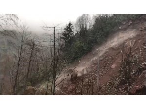 Rize’de heyelan cep telefonu kameralarına yansıdı