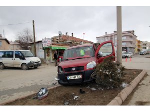 Şarkışla'da trafik kazası: 2 yaralı