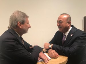 Çavuşoğlu, AB Komisyonunun Komşuluk Politikasından Sorumlu Üyesi Hahn ile görüştü