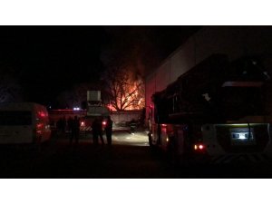 Fabrika alevlere teslim oldu