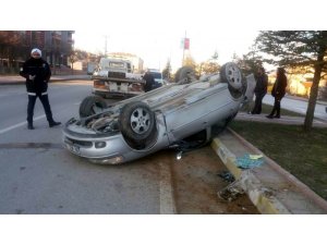 Karşı şeride geçen otomobil takla attı: 1 yaralı