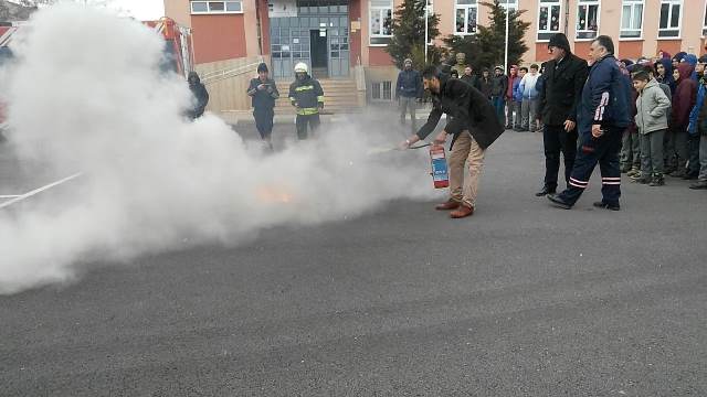 Hüyük'te öğrencilerin sivil savunma tatbikatı