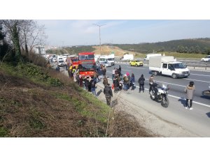 TEM’de 4 araçlı zincirleme kaza yaşandı, trafik tamamen durdu