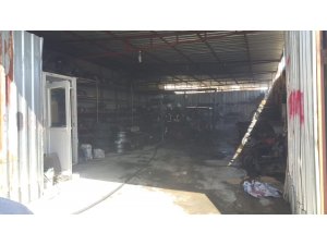Milas’ta hurda otomobil parçalanırken alev aldı