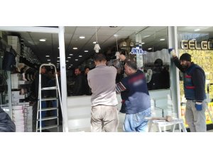 Pompalı av tüfeği ile iş yerine ateş açıldı