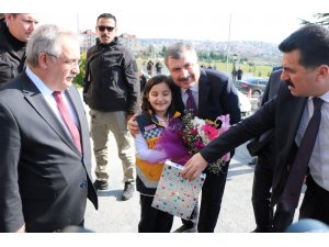 Bakan Koca: "İçinde hasta vatandaşı taşıyan ambulansa yol vermeyen yaklaşım tarzı kabul edilemez”