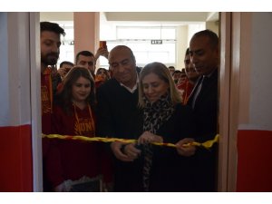 Galatasaraylı taraftarlar ’Talat Terim’ adına kütüphane açtı