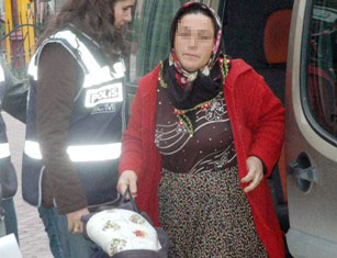 Bebek kundağında esrar satışı!