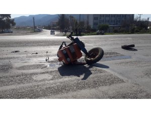 Kullandığı traktör ikiye bölündü, yara almadan kurtuldu