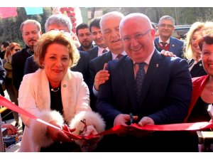 Rakibinin seçim ofisi açılışına katıldı