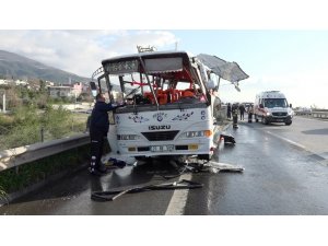 Hatay’da tır, midibüse çarptı: 1 ölü, 8 yaralı