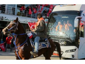 "Biz ülkemizi seviyoruz, kavga istemiyoruz"