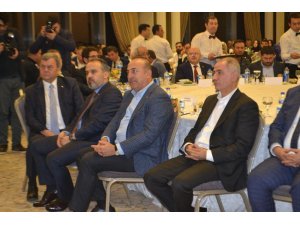 Bakan Çavuşoğlu İnegöl’de iş adamlarıyla buluştu