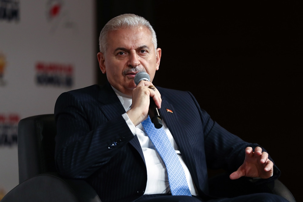 Binali Yıldırım'dan gençlere Erdoğan sürprizi...