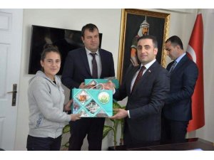 Kızlar voleybol takımı il birincisi oldu