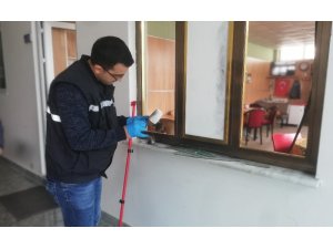 Cami çay ocağından bozuk para çalındı