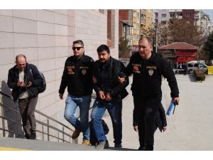 Cinayet zanlısı adliyeye sevk edildi